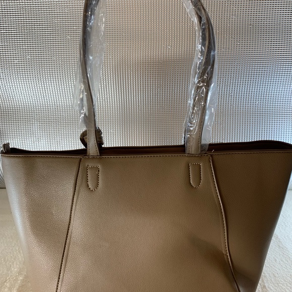 Handbag 👜 - Picture 3 of 3